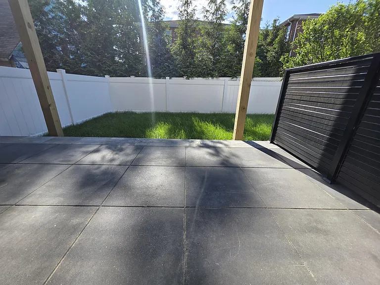 1047B Anderson Ave — Photo 38