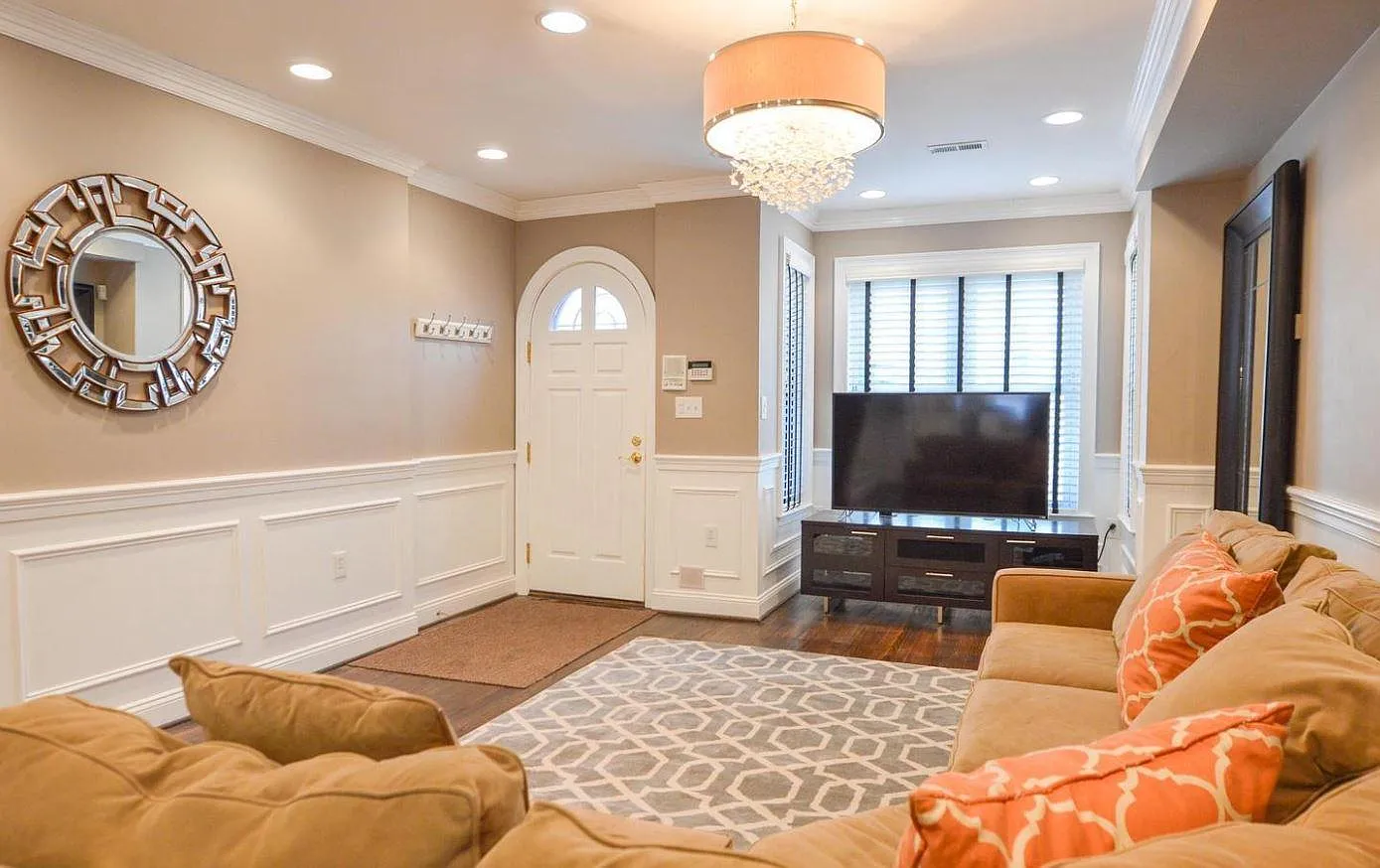 4 bed, 4.5 bath, 2685 sqft, $6,300 — Photo 4