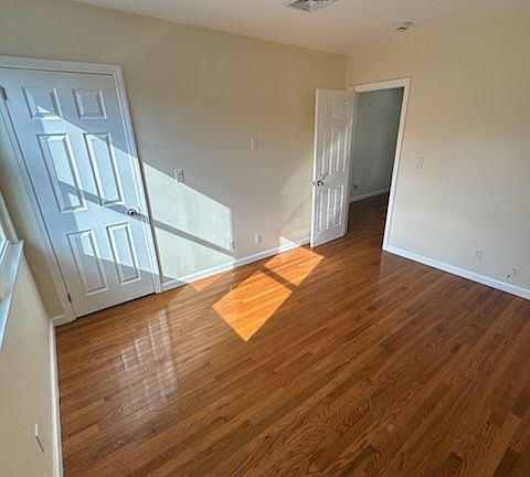 5th image of 559 Kipp St Floor 2