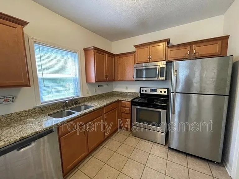 641 S Greer St — Photo 5
