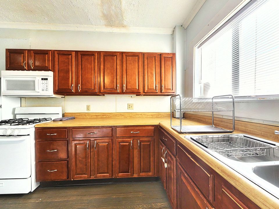 Features a double sink, gas cooking range, and plenty of counter space for all your culinary needs.