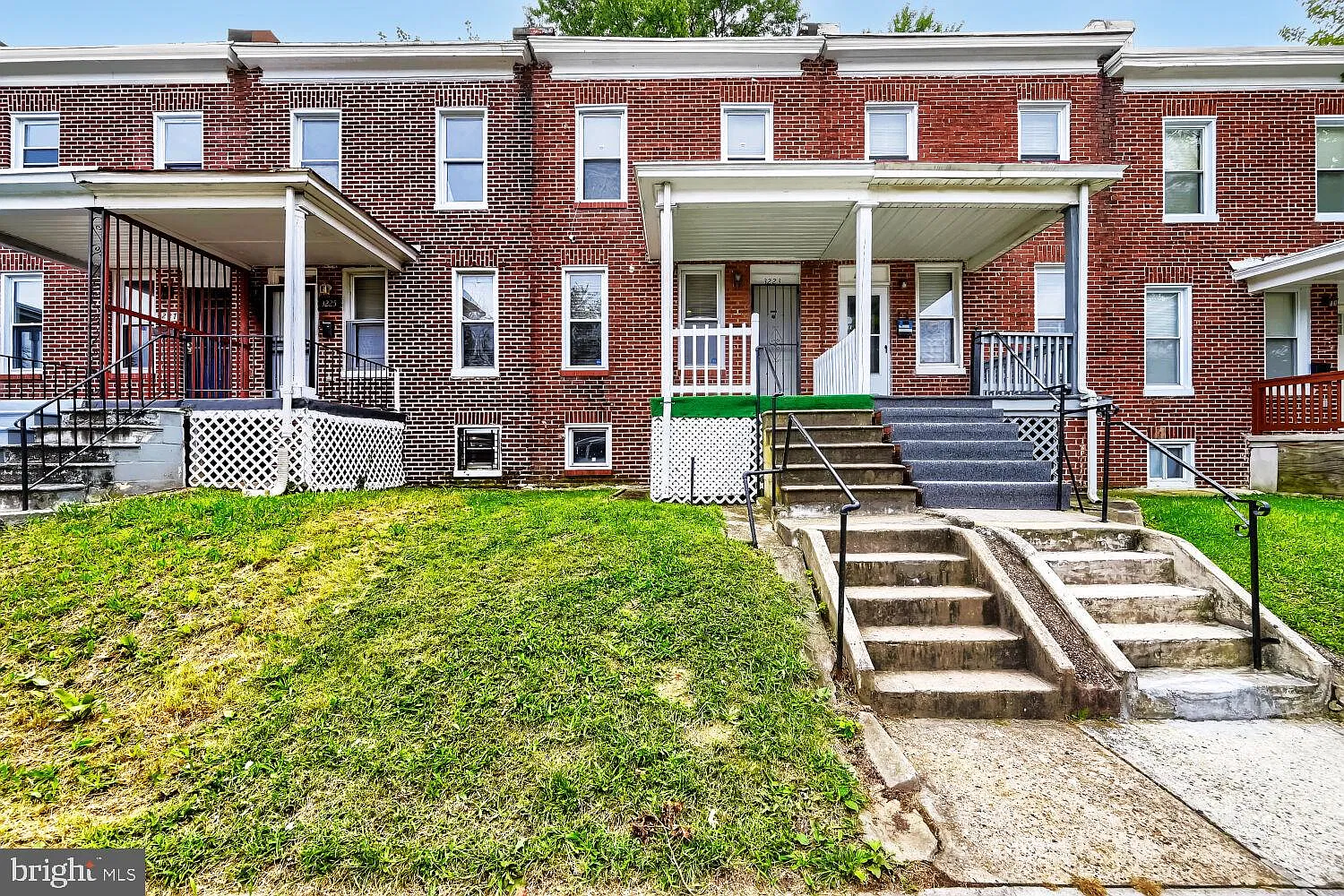 3 bed, 1.0 bath, 896 sqft, $1,400 — Photo 1