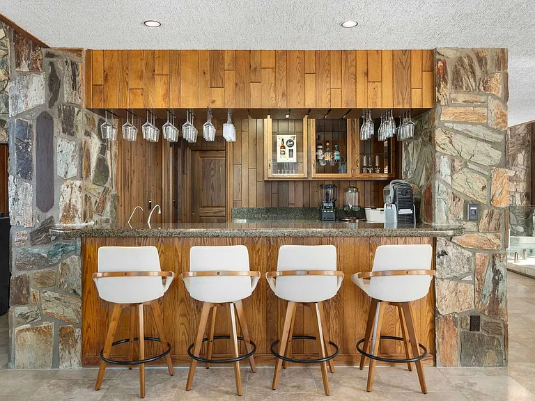 Building's Lounge