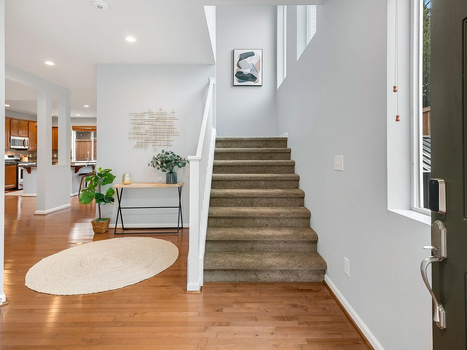 4 bed, 2.5 bath, 2396 sqft, $3,800 — Photo 3