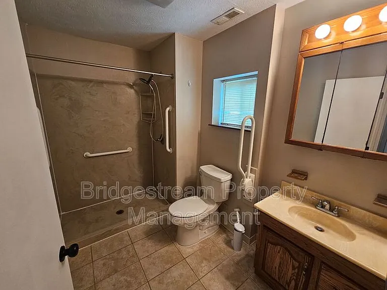1941 Culver Ave — Photo 10
