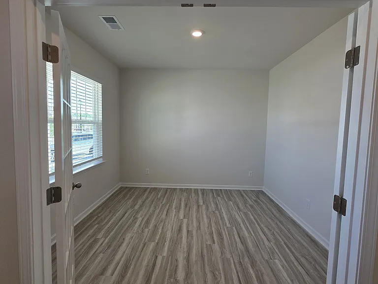 1600 Secrest Commons Dr — Photo 18