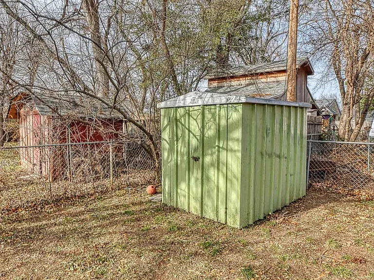 1117 Grover Ln — Photo 20