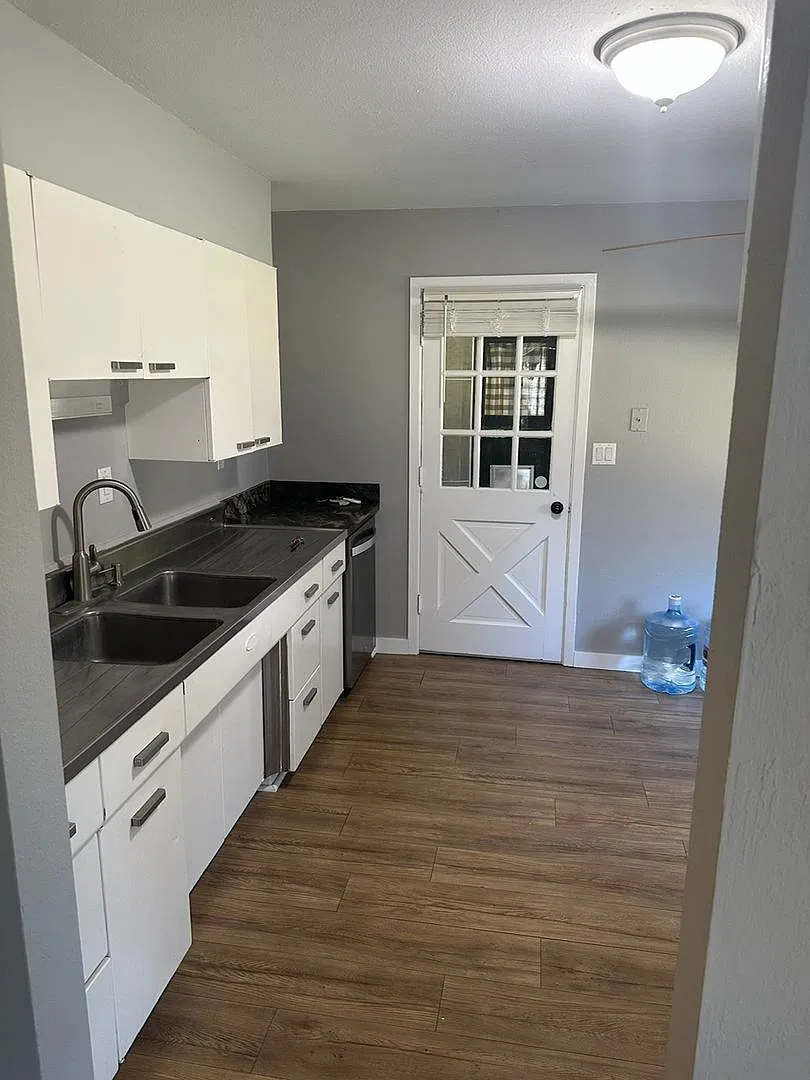 2374 Serviss St — Photo 3