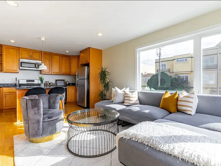 2690 Great Hwy #206 — Photo 11