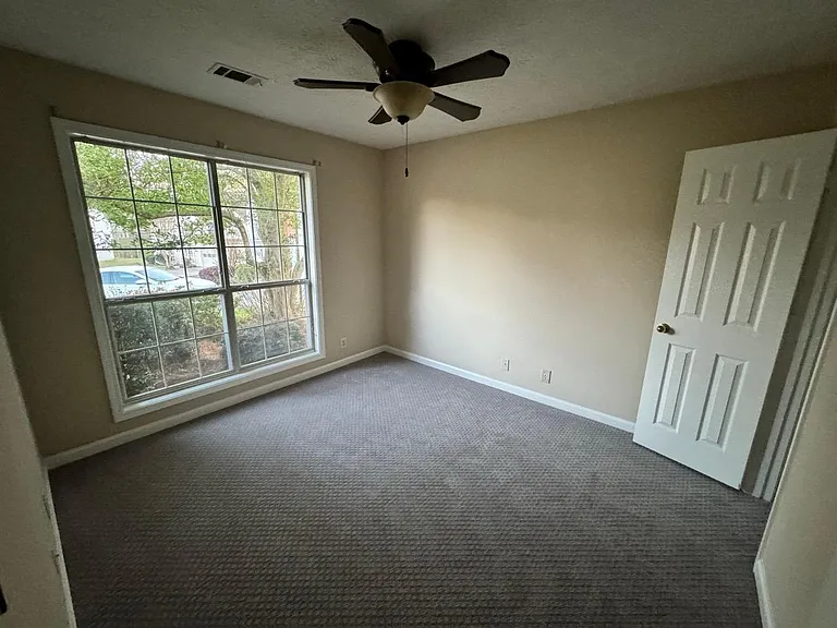 215 Lisbet Ct — Photo 14