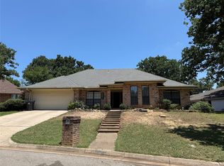 5201 Rustle Leaf Dr, Arlington, TX 76017