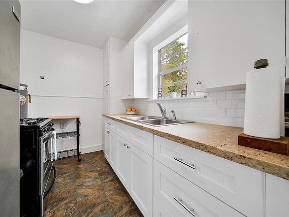 5th image of 4821 Rusk St #1