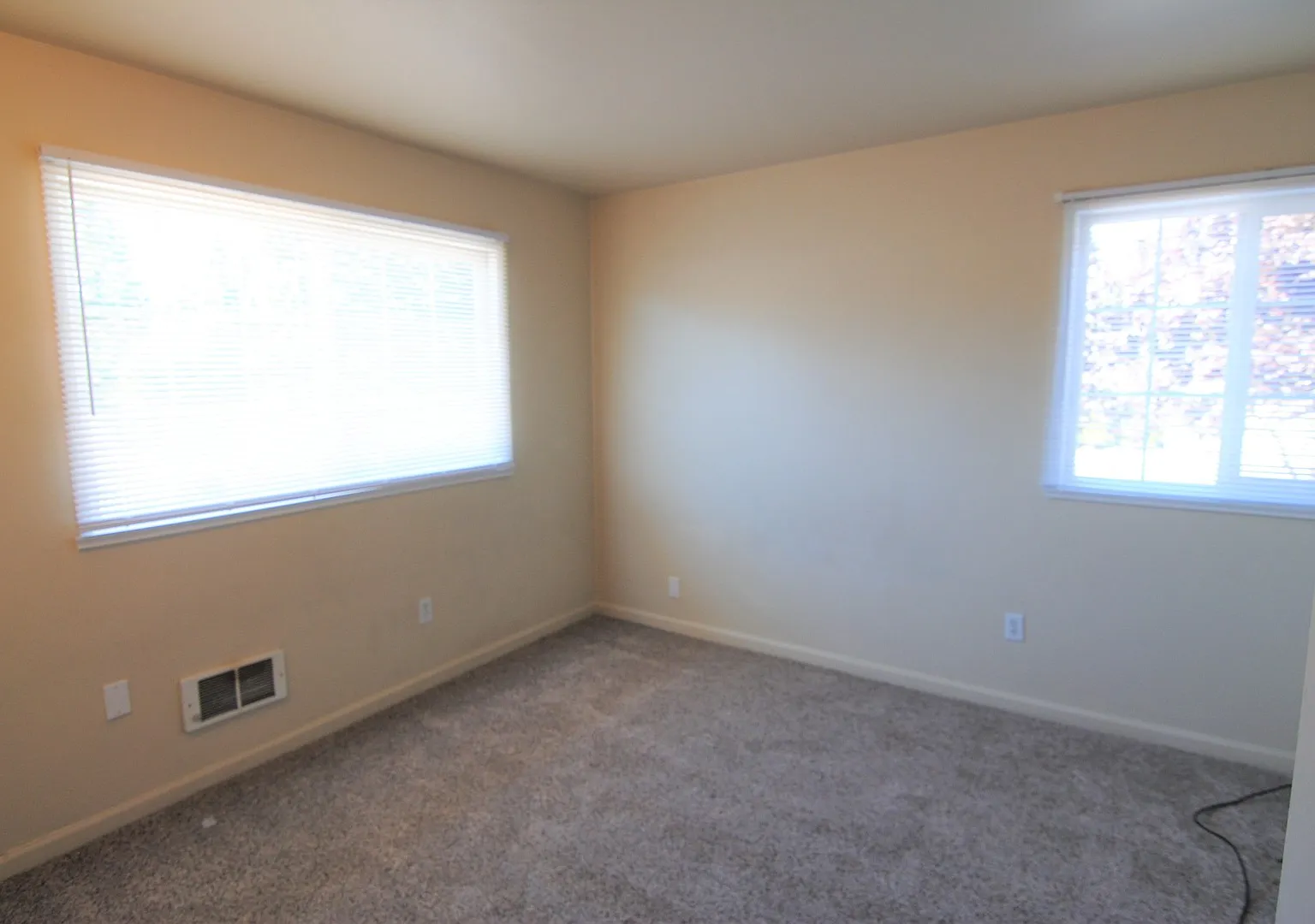 1438-1446 3rd St. NE Apts. — Photo 4