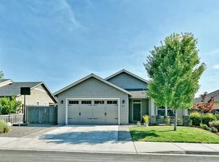 671 Nottingham Ter, Eagle Point, OR 97524