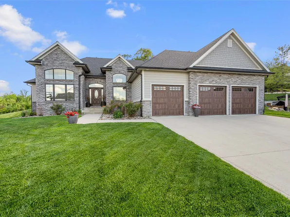 6296 Sudbury Ct, Johnston, IA 50131