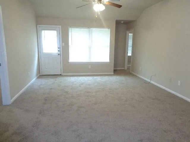7925 Silver Oak Dr — Photo 2