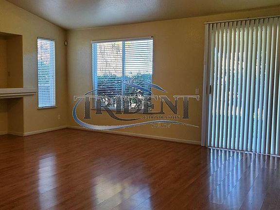 5th image of 691 Blue Oak Dr