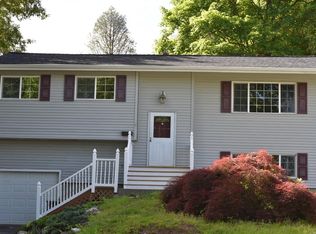 9 Beardslee Hill Dr, Ogdensburg, NJ 07439