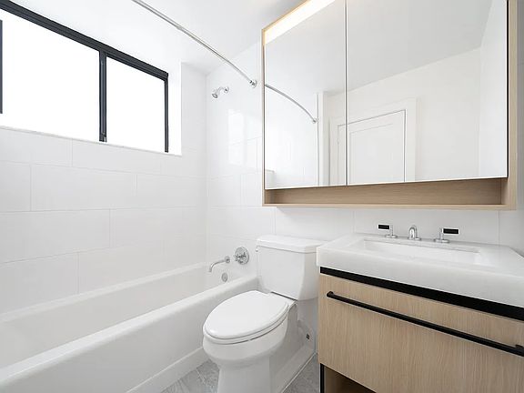 4th image of 250 W 19th St APT 4D