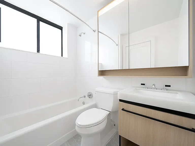 250 W 19th St #8E — Photo 6
