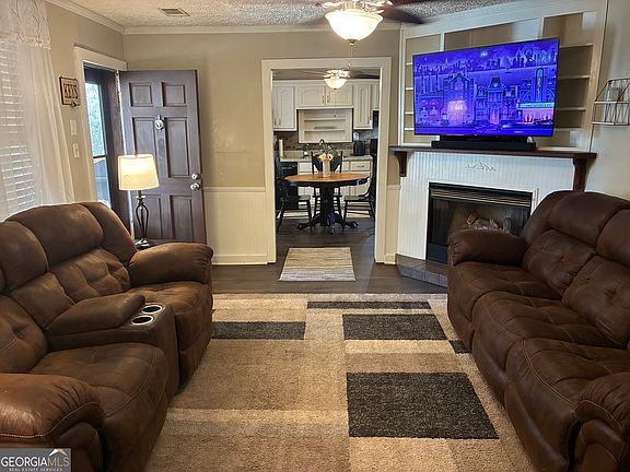 3rd image of 802 Lane Rd