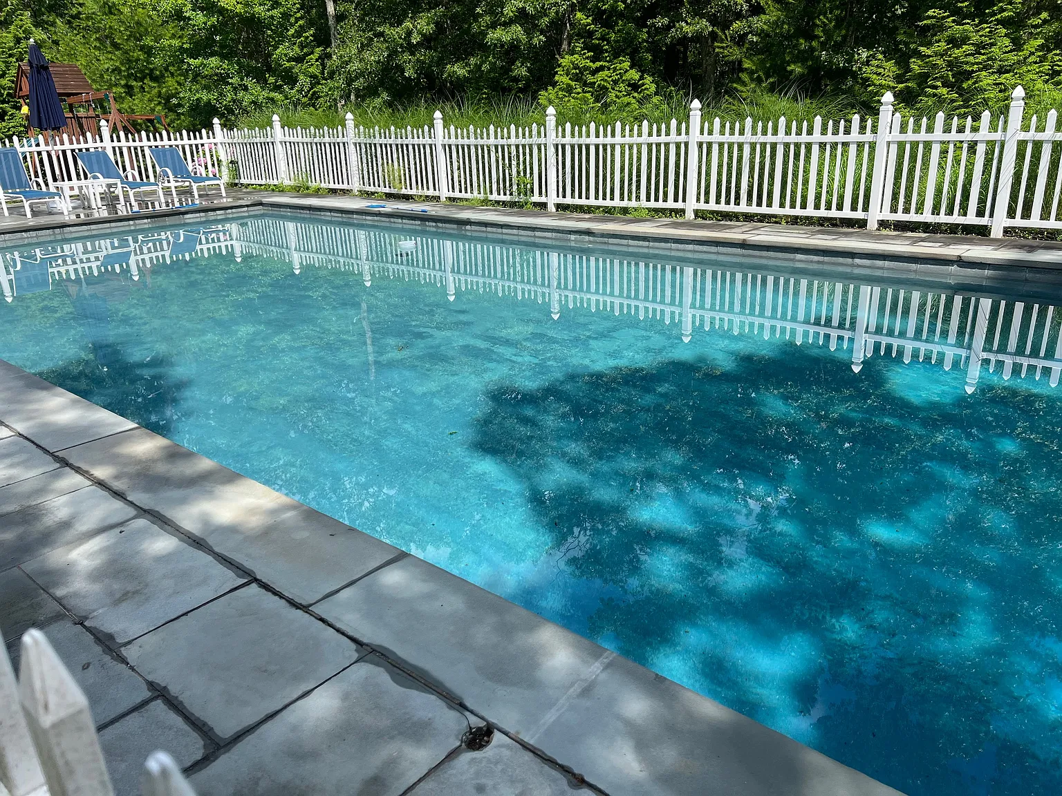 Contemporary Living with Tennis in East Hampton Northwest — Photo 4