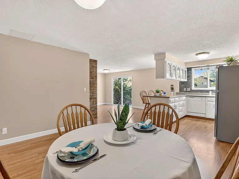 640 Stonehill Dr — Photo 12