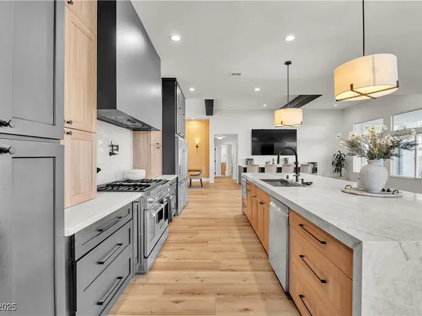 5904 Amber Station Ave, Las Vegas, NV 89131