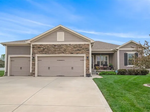 716 Foxtail Ct, Raymore, MO 64083