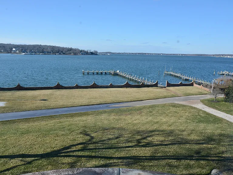 Harbor Ln — Photo 2