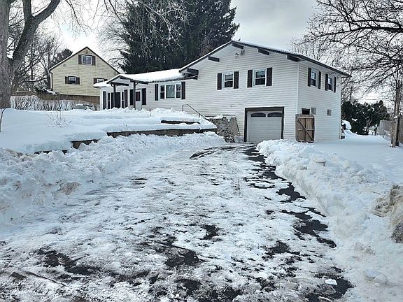 3rd image of 9 Post Hill Dr