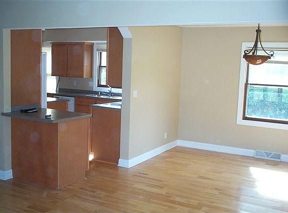 Dining room to kitchen