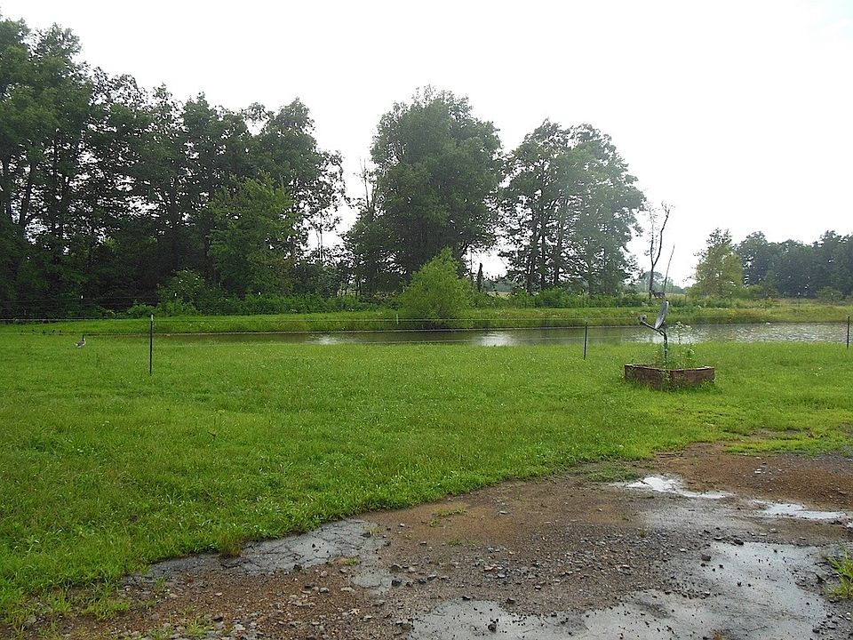2nd image of 200 Summers Loop