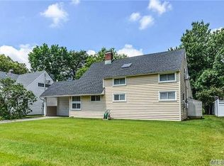 120 Willowood Dr, Wantagh, NY 11793