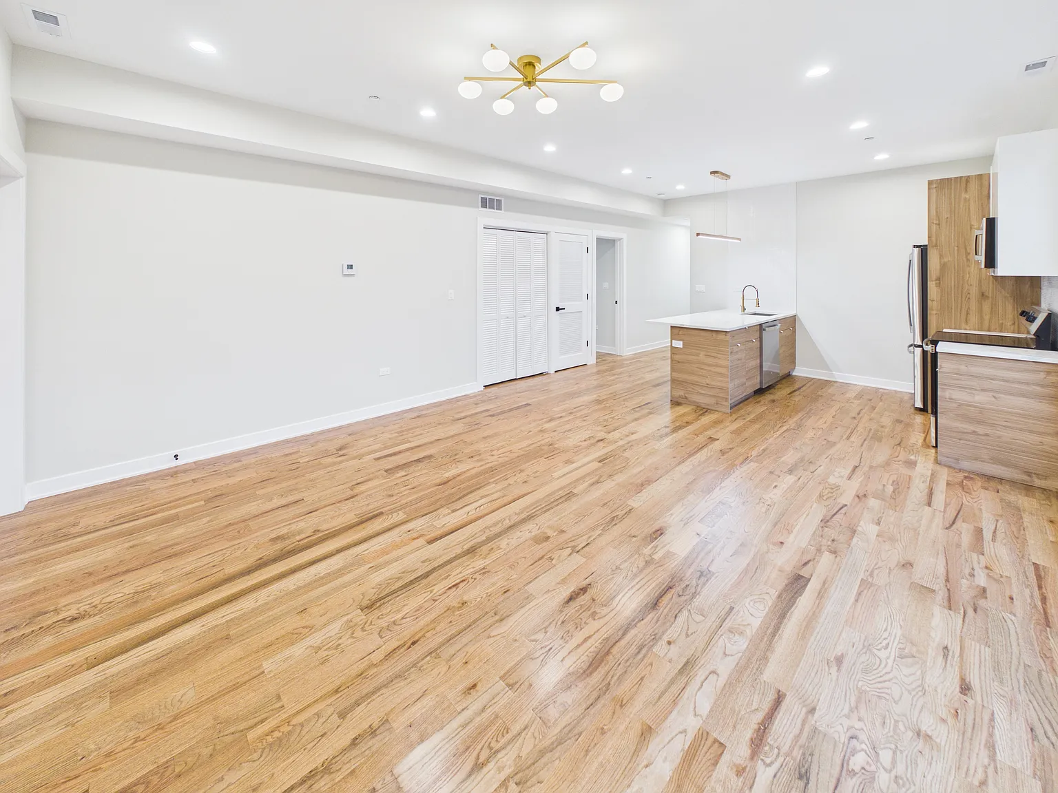 3 bed, 1200 sqft, $2,795 — Photo 4