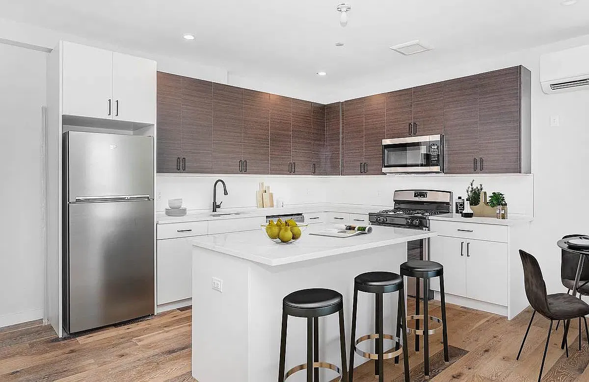945 Bergen Street — Photo 4