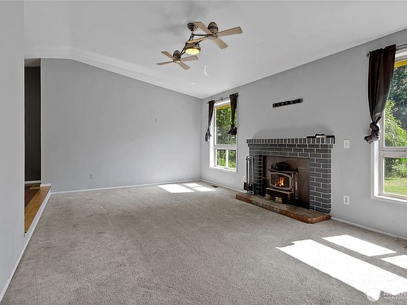 3rd image of 19618 115th Avenue E