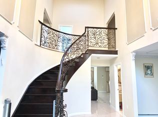 1 Wiltshire Dr, Manalapan, NJ 07726