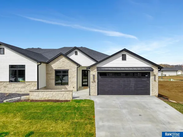 1619 S 93rd St, Lincoln, NE 68520
