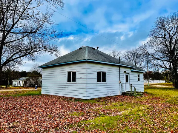 18500 W Cleon St, Copemish, MI 49625