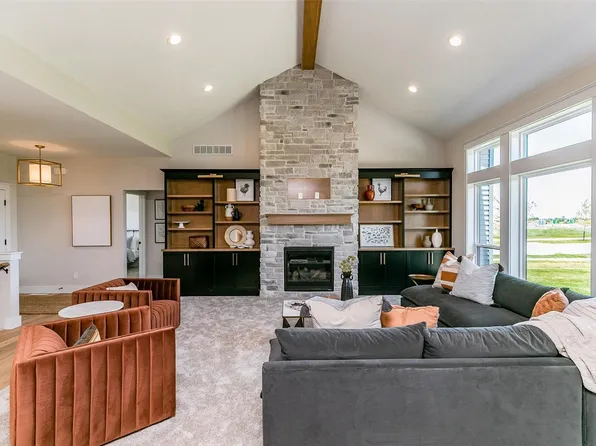 8750 Yeager Ln NE, Cedar Rapids, IA 52402