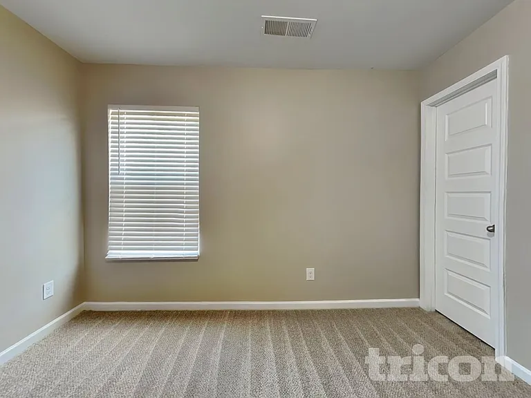 196 Sims Ct — Photo 11