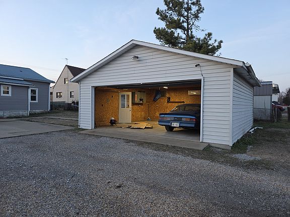 4th image of 1303 Grand Ave