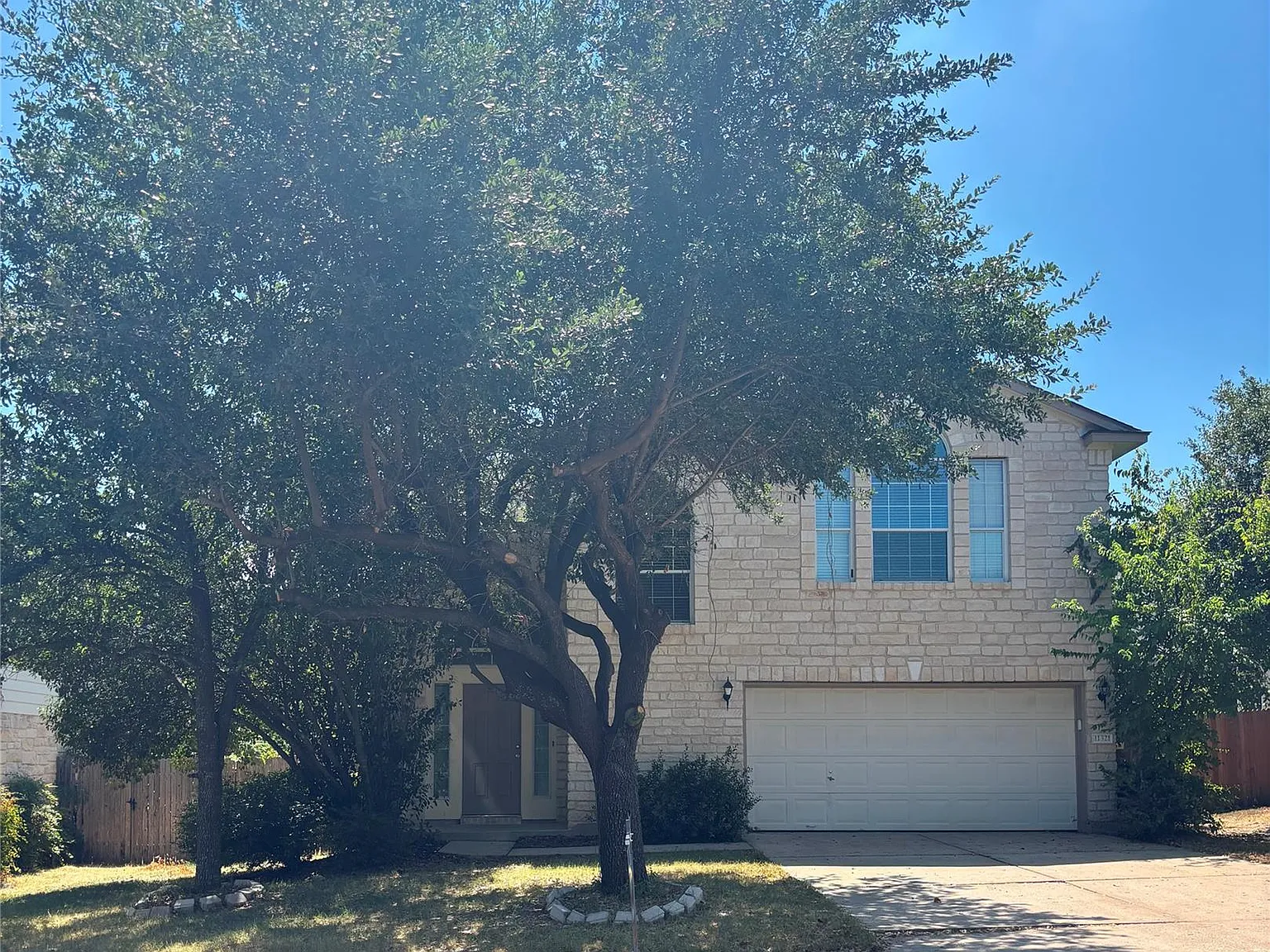 3 bed, 2.5 bath, 1772 sqft, $2,200 — Photo 1