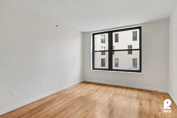 Rented by REZI | media 25