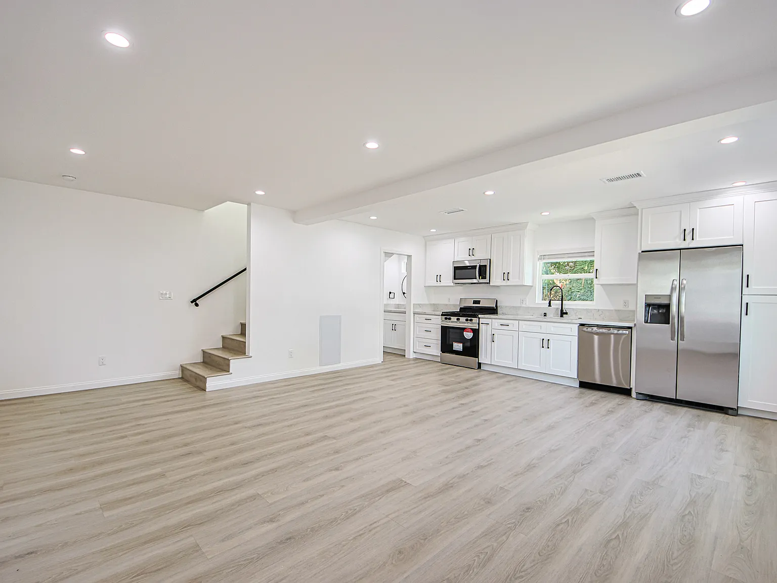 2 bed, 2.5 bath, 1200 sqft, $2,895 — Photo 2