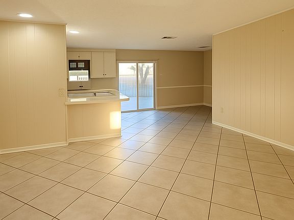 3rd image of 4425 Jeannette Dr