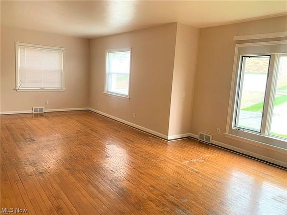 5th image of 627 Jeanette Ave