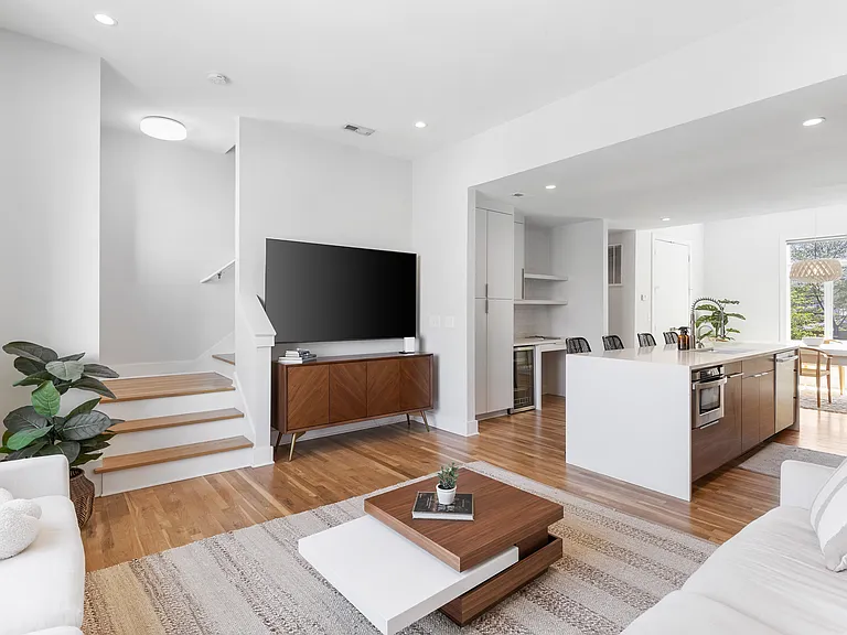 1016 Russell St — Photo 19