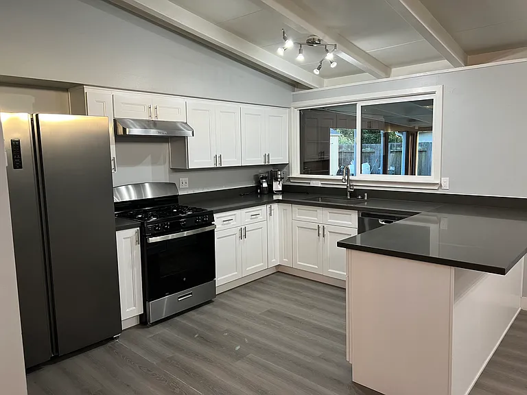 742 Lakebird Dr — Photo 4